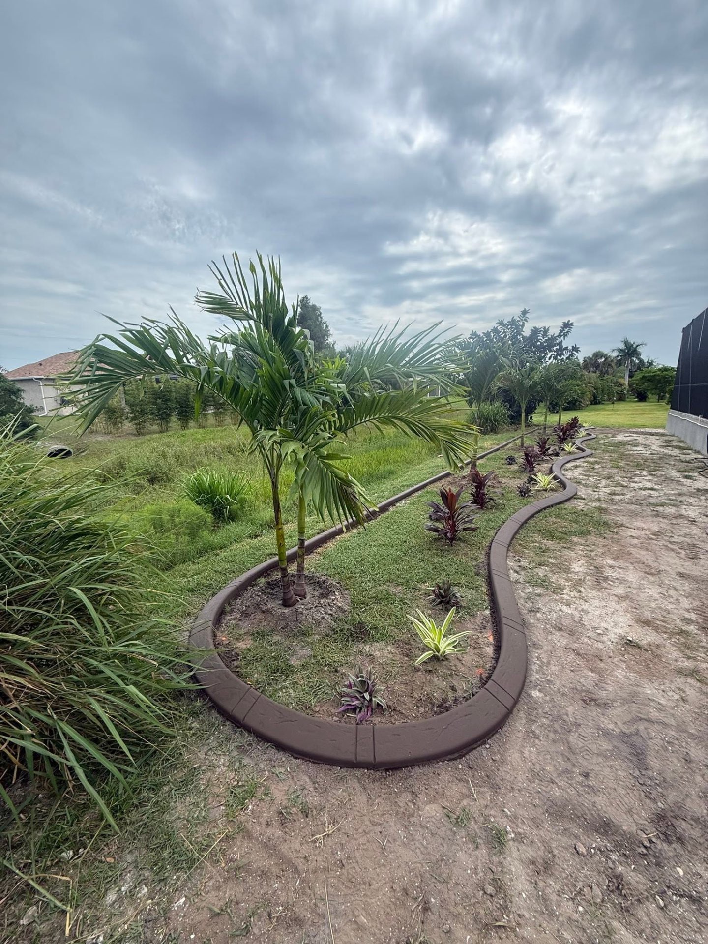 Long continuous curb border